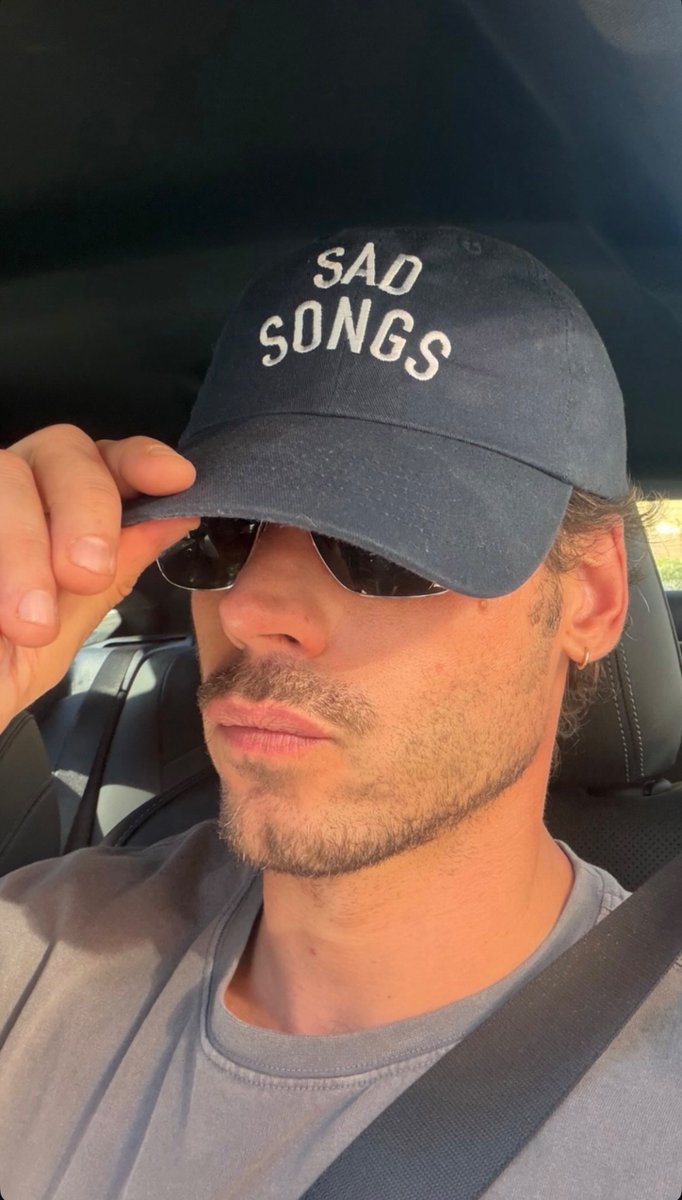 FrancoisANews's tweet photo. François Arnaud shared a new selfie via instagram stories 🧢 https://t.co/7DnU5rFuF6