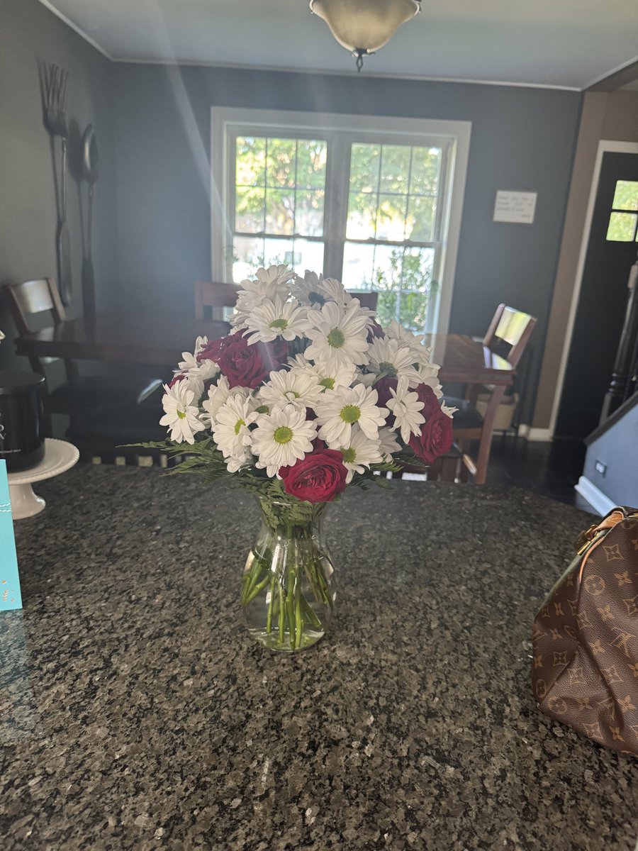 shellsAffolter's tweet photo. Happy ‘30th” Anniversary to the luckiest guy around ❤️ https://t.co/sDAuDTFzpW