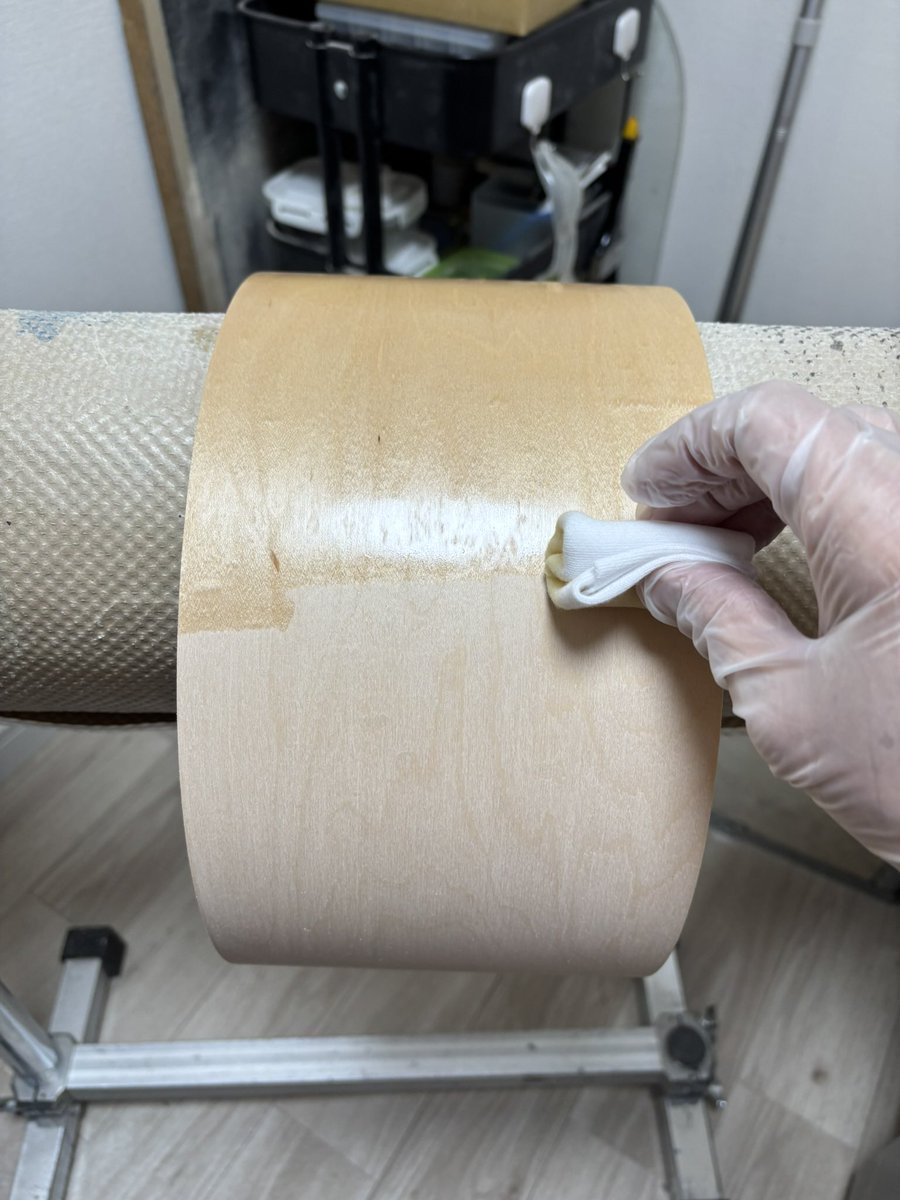 riddim61's tweet photo. #03.Maple10ply / 12"x6.5" SD _ Base coating prior to applying the covering adhesive.
カバリング接着前の下塗り。
@japan.percussion.center
#riddim_customdrums
#customdrums https://t.co/XOvZSQEhcZ