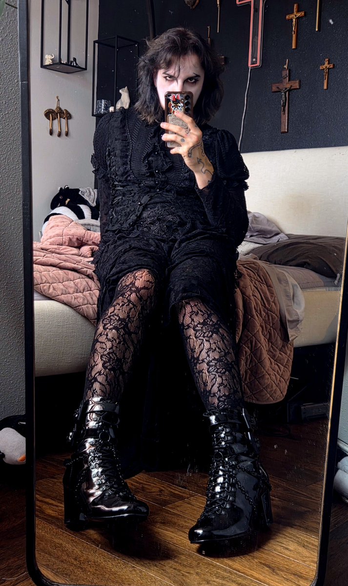 PelziDragonNSFW's tweet photo. Girlmode... ✨️🖤🐉🖤✨️ https://t.co/vFTRXFsRBd