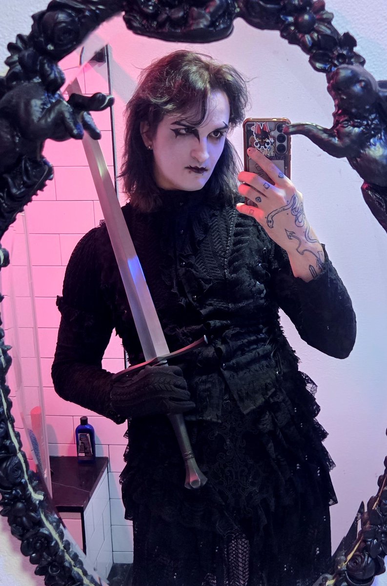 PelziDragonNSFW's tweet photo. Girlmode... ✨️🖤🐉🖤✨️ https://t.co/vFTRXFsRBd