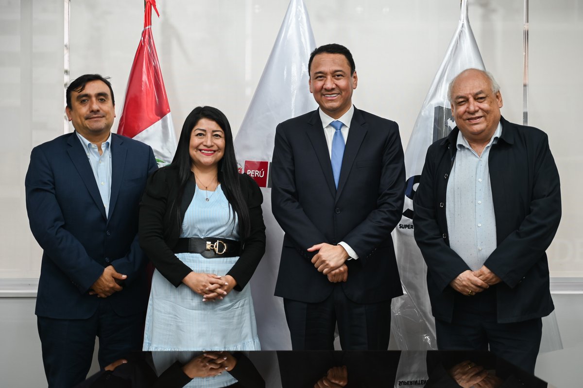 sbn_peru's tweet photo. ✅#SBNInforma
☝A fin de agilizar los proyectos de inversión pública/privada que se encuentran en la cartera priorizada de ProInversión sostuvieron una reunión de trabajo el Superintendente de la SBN, Angel Manero y la Directora de Inversiones Descentralizadas, Denisse Miralles. https://t.co/wmZvG0HrWg