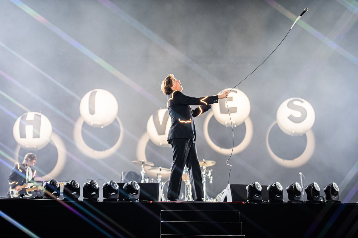 downstagebra's tweet photo. THE HIVES FOREVER
FOREVER THE HIVES

The Hives e Rock in Rio pra sempre 🫶

📸: @tadeu_goulart para o Downstage https://t.co/RJny44pzu7