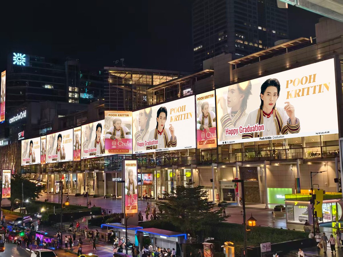 ueeooue's tweet photo. POOH GRADUATION
100M BILLBOARD FAN PROJECT

From school grounds out to the wide starlit sky, you’ve always glowed.

To our favourite graduate, may our love wrap around you always.
 
Love from: Ivy &amp; LuLu &amp; UE
 
📍 CentralWorld, Bangkok
📅 September 13, 2026

#ppoohkt 🎓@ppoohkt https://t.co/DcO4ztkNC8
