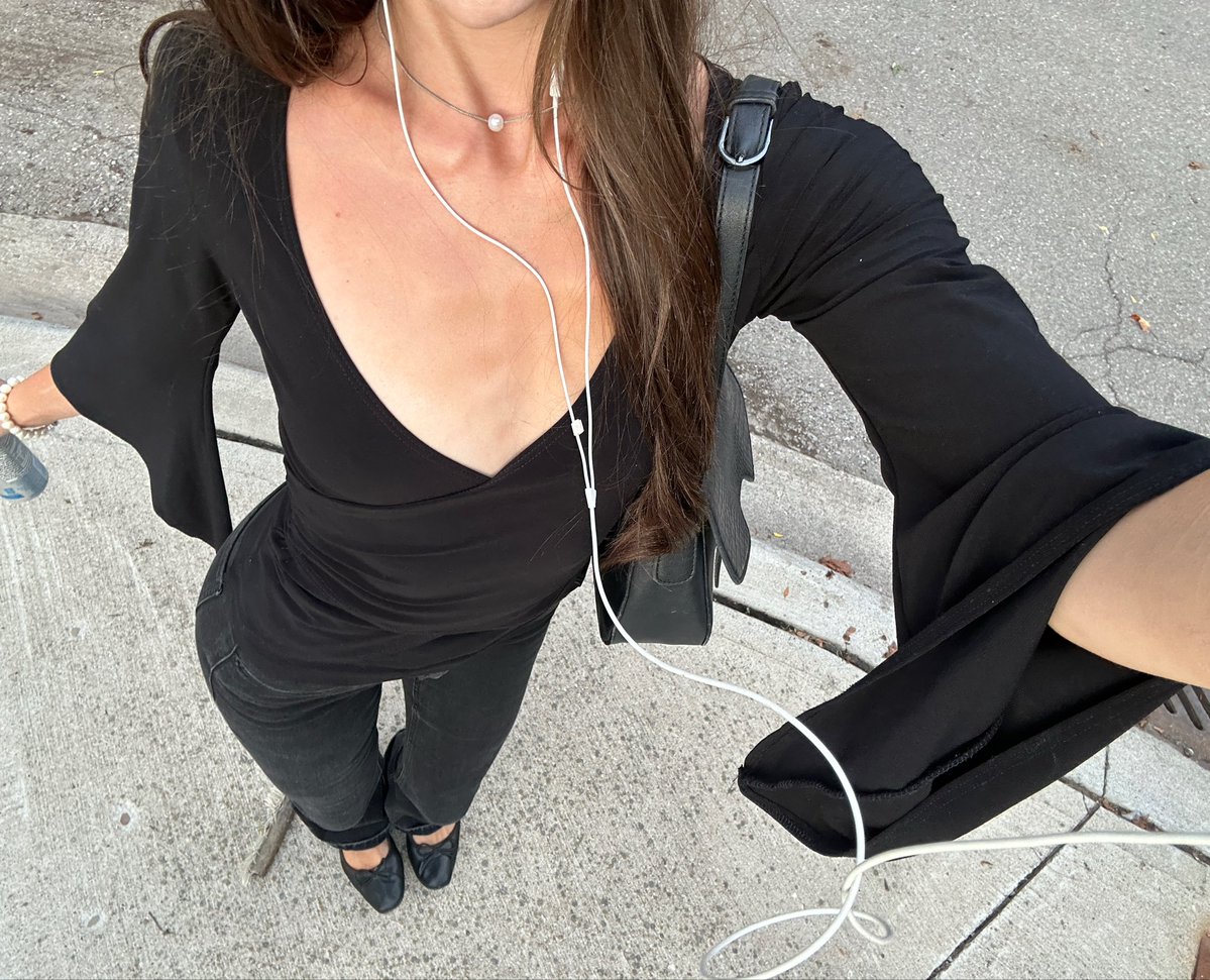 ananymousangel's tweet photo. feeling chic ❦ https://t.co/hpAWY5m2Bk