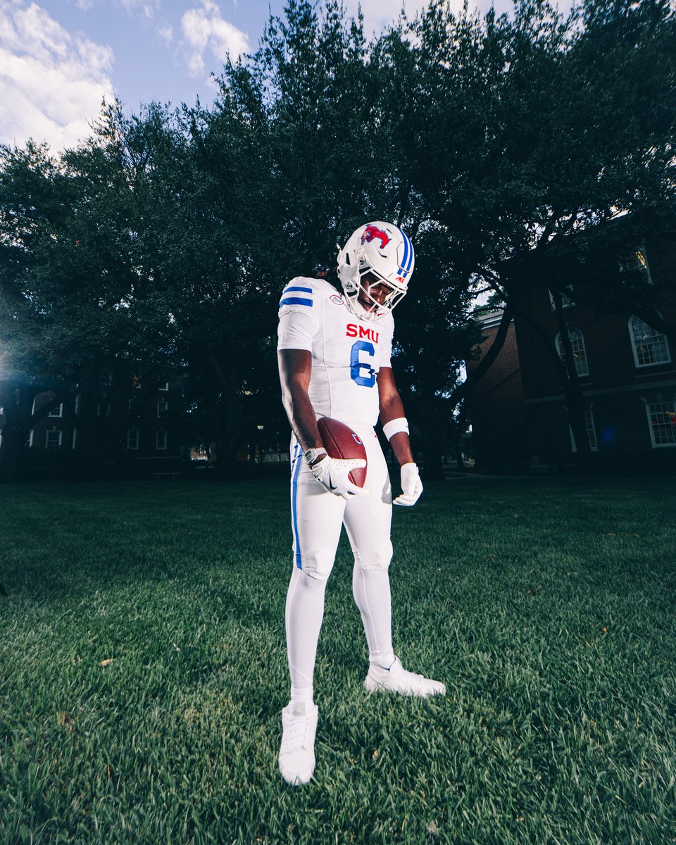 SMUFB's tweet photo. Icy white uniforms for Monday night https://t.co/Sk64GiRq3j
