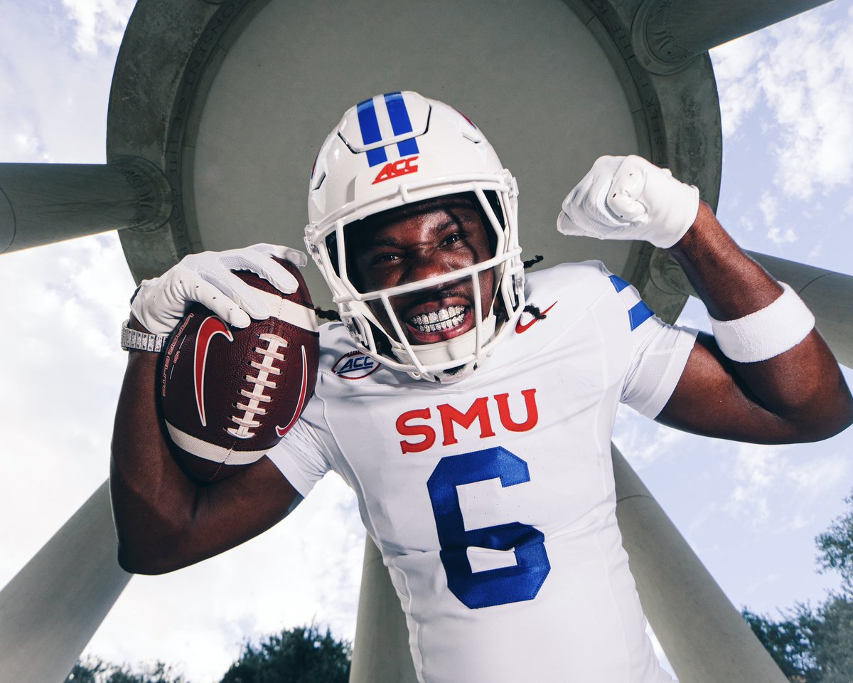 SMUFB's tweet photo. Icy white uniforms for Monday night https://t.co/Sk64GiRq3j