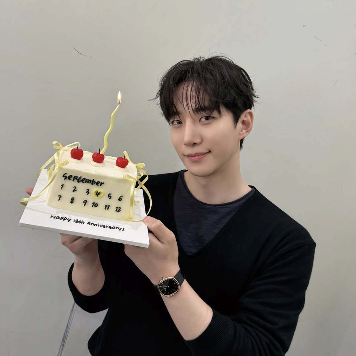yeoony__'s tweet photo. 넘 예뻐🥹 축하해💛 https://t.co/7j1drChzsX