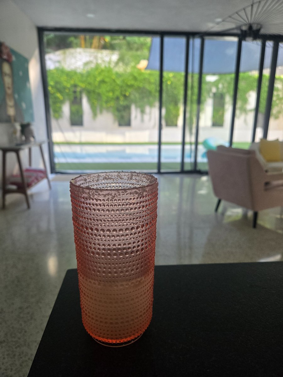 ALXRAMZ's tweet photo. Como bien dices religiosamente mi adorada crack @YazminRecek , lo checamos el lunes ...

#margaritatime #Friday #timetochill https://t.co/HM5aET1sf9