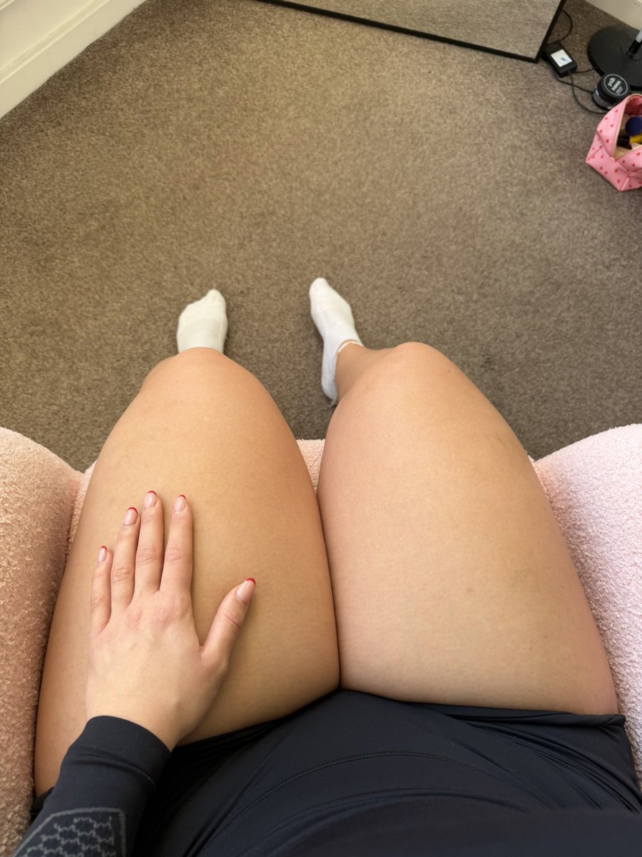 _mommymewtwo's tweet photo. thighdeology hall of fame👑 https://t.co/J2KhaN0W5q