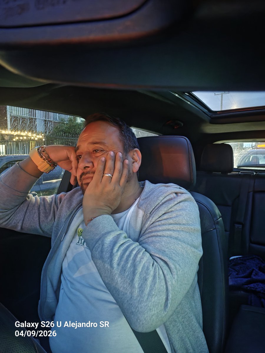 Sanalejo73's tweet photo. La verdad sali a llorar en el carro. Y ya eso era.

Tengo el 🤍 muy arrugado.

Se acabó la semana y no paso nada... Y eso me duele demasiado. https://t.co/NvqWgjAVhM