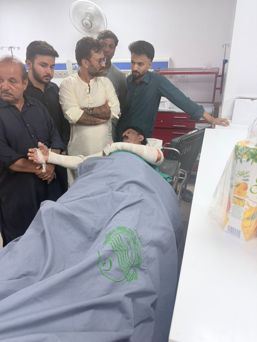 OfficialShehr's tweet photo. دعاؤں کی ضرورت 🤲 
اشتیاق بھائی کی طبیعت آج شام 6 بجے کی ناساز ہے اور کافی تکلیف میں ہیں۔
اپ سب سے دعاؤں کی درخواست ہے https://t.co/GaD1hq8KqD