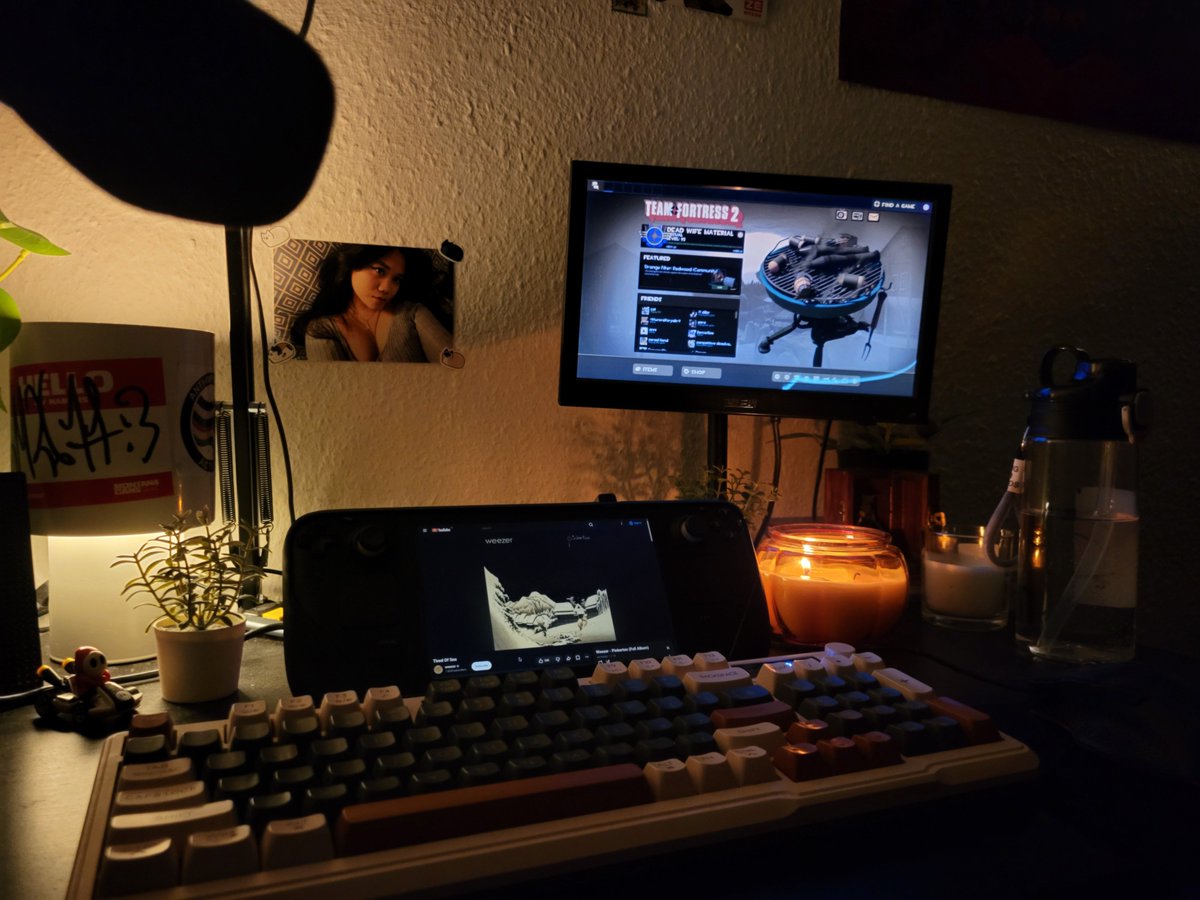 pplegirl's tweet photo. i've been getting back into team fortress 2 and its really fun!! i really wanna get better at playing scout ^^ i have really really bad mommy issues https://t.co/yBg3LkZosp