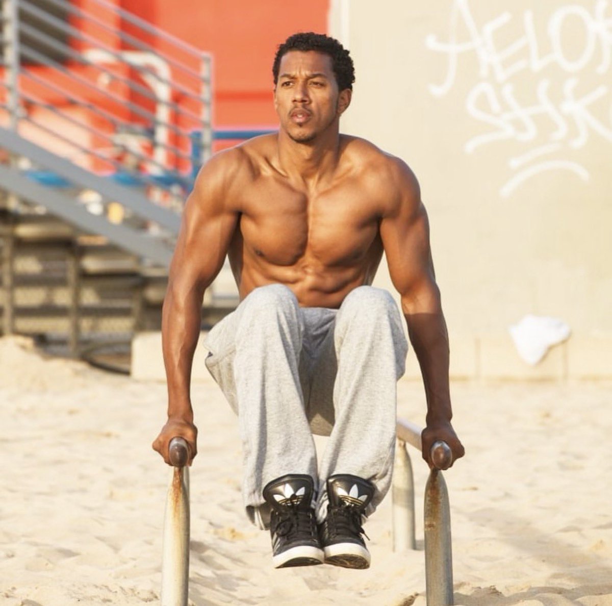VintageSitcoms's tweet photo. Wesley Jonathan been fine my whole life. 

Why isn’t he being cast in more projects. https://t.co/He0YwyqDyU