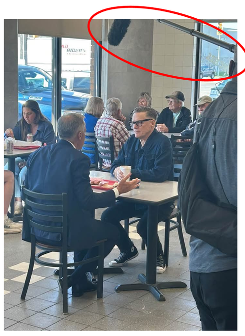 kencollins17's tweet photo. @Sharonehh They are filming a commercial. Morons https://t.co/GitfoV0YDh