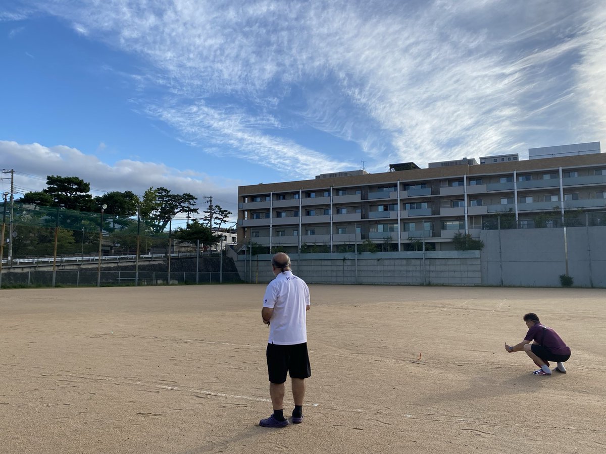 rflashiya's tweet photo. #リレー・フォー・ライフ・ジャパン2026芦屋
うそぉー
いやでも、急に天気かわるかも
明日までお願いっ!
昨夜、雨の中引いた
グラウンドのライン
かろうじて残ってたっ
でも早朝から引き直す
さぁ準備です!
#rflj
#チャリティー https://t.co/vyssKAyu4G