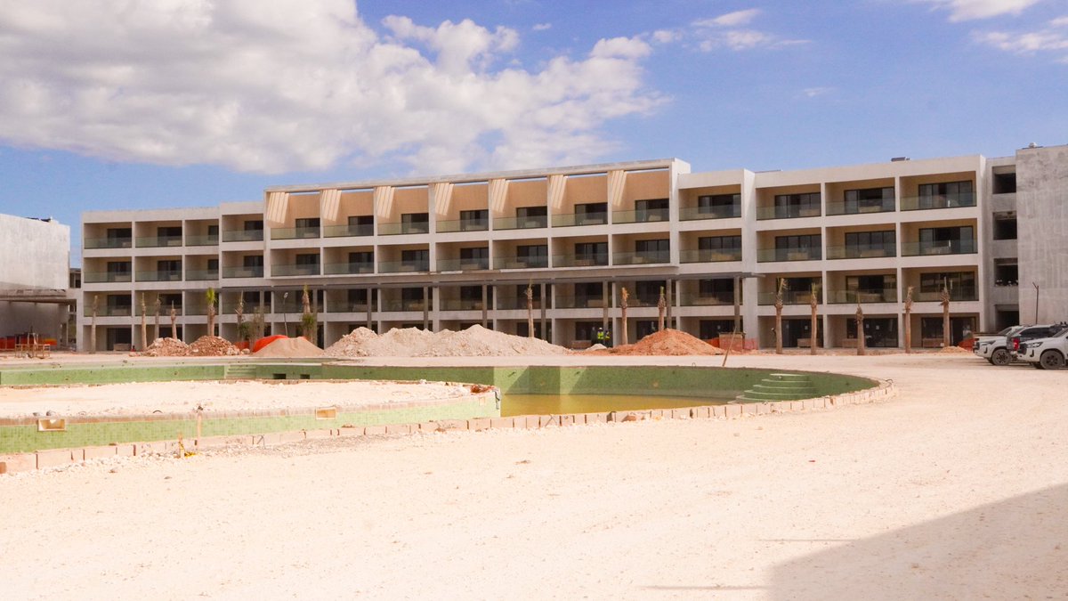 SigmundFreund's tweet photo. También recorrimos la construcción del Aeropuerto Internacional Cabo Rojo y el Hotel Iberostar, dos infraestructuras fundamentales para fortalecer la conectividad y consolidar el crecimiento de este nuevo destino. https://t.co/zU0cCW0vHq