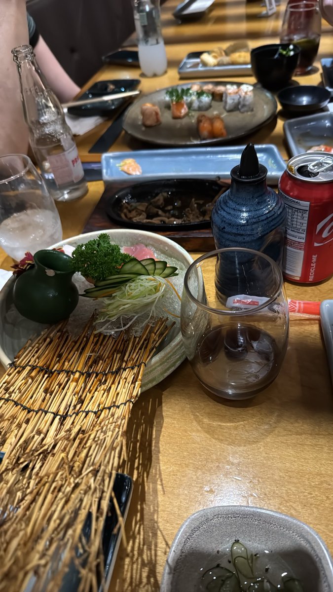 acervodratini's tweet photo. adm do acervo esta comendo rodizio de sushi hj, servidos? https://t.co/3o2THJwVxe