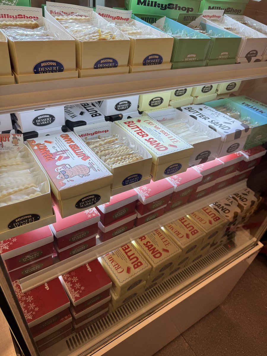 p__ppk10's tweet photo. これ聖水で並んで買ったんだけど、まじで並ぶ価値あり！もう渋谷通っちゃおうかな。なかなか日本にない感じだし、手土産に確実に喜ばれる https://t.co/Q5zK7Ub9kG