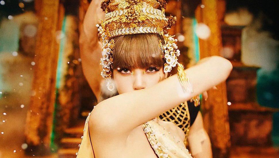 BuzzingPop's tweet photo. #LISA becomes the first soloist to have multiple videos surpass 70 MILLION views each within 24 hours in YouTube history. https://t.co/aO0TUw5WaC