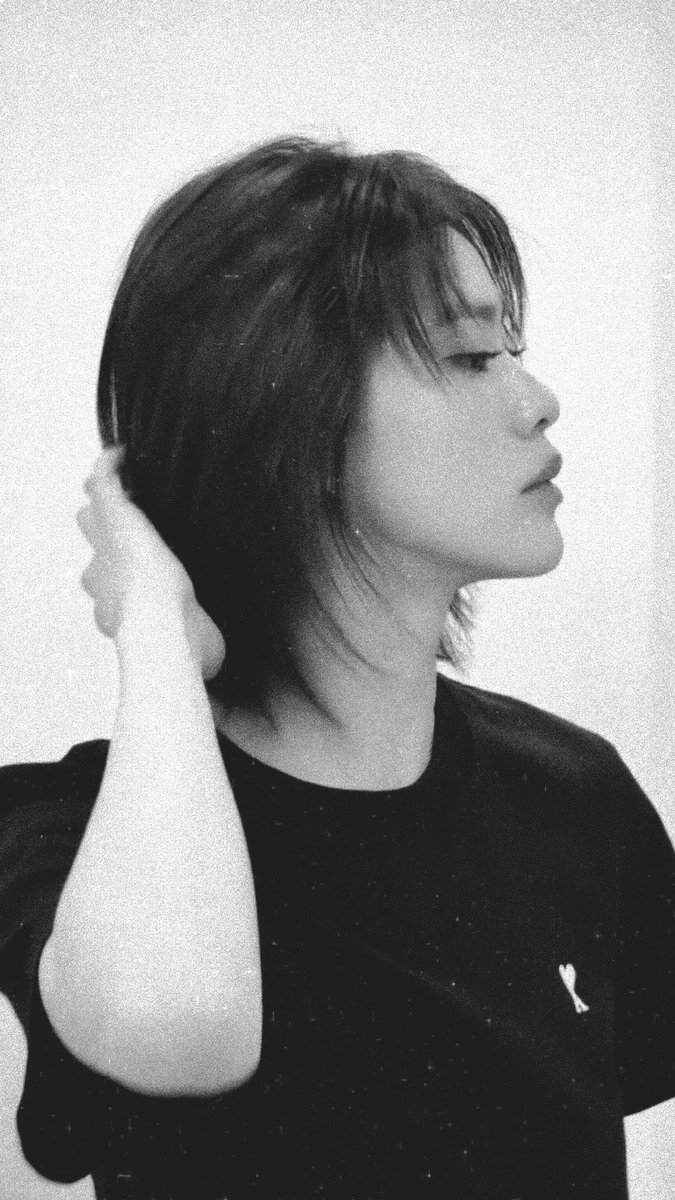 emthsrns's tweet photo. yall think if i set this as my wallpaper and my colleagues saw this they’d this this is my boyfriend? https://t.co/yewAz1gvln