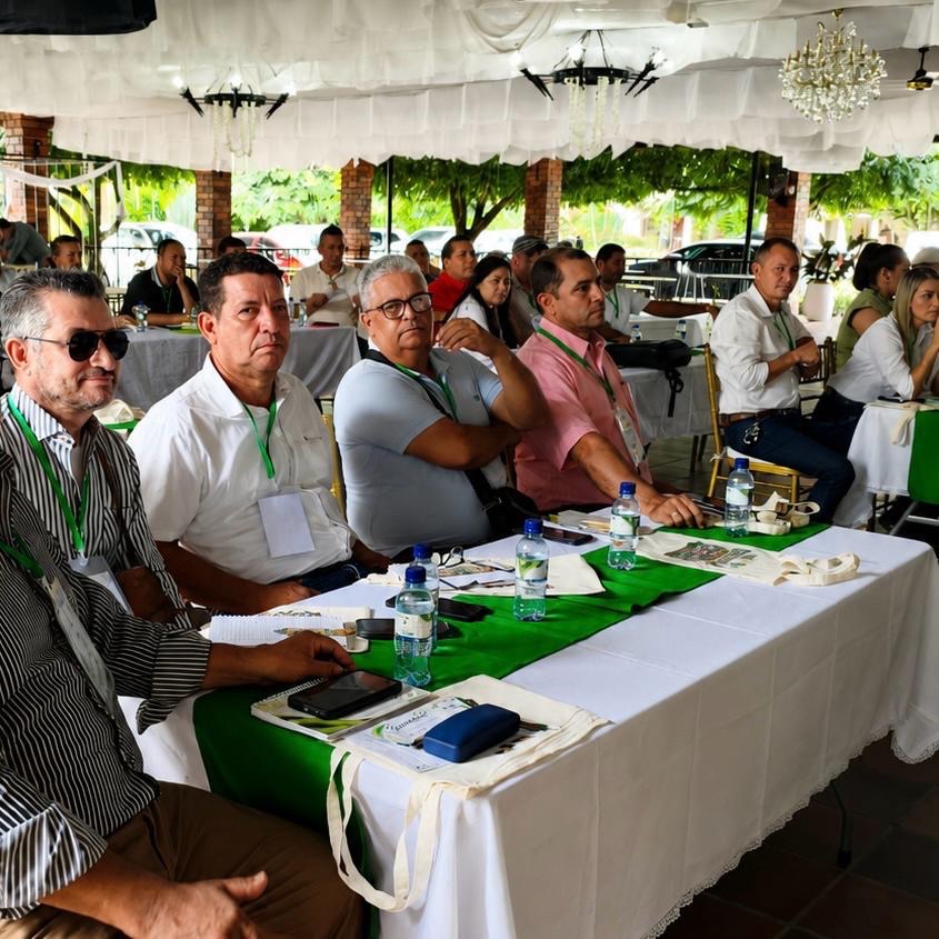 GobMeta's tweet photo. Avanzamos en el proceso técnico de homologación de directores rurales a rectores, una apuesta por fortalecer la organización institucional y mejorar las condiciones para garantizar una educación con mayor cobertura y calidad en las zonas rurales del departamento. https://t.co/rRvrUgmrsX
