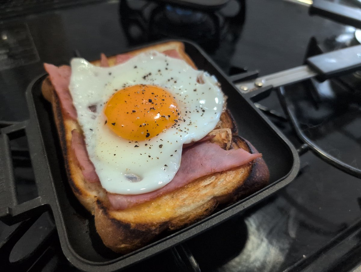 SiNxxx526's tweet photo. 上手に焼けました〜🍞🍳 https://t.co/rntyKkRSOq