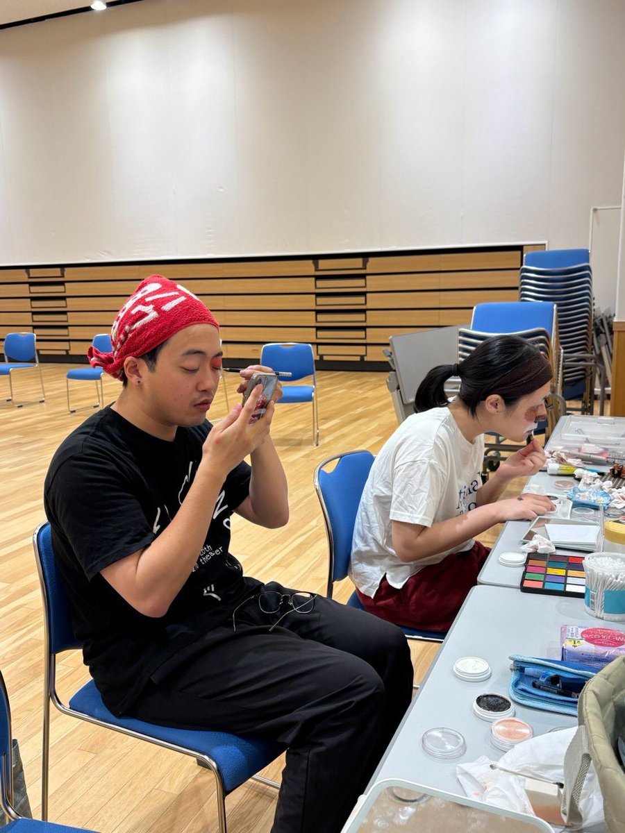 newton201811's tweet photo. 【稽古日記】

昨日は稽古前にメイクの試しをしました。
お芝居もメイクもどんどん磨きをかけてゆきます🕺💄

#東京舞台芸術祭2026
#修羅ニモマケズ2026 https://t.co/CUgC0nBO1t