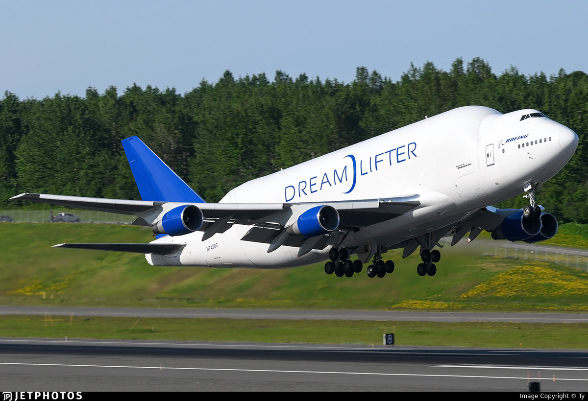 flightradar24's tweet photo. A pair of chonky boys topping our most tracked flights list. https://t.co/JQu9FWu6gJ