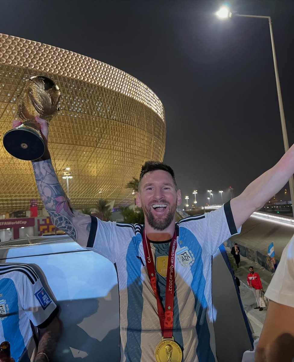 messi_archive's tweet photo. El tiempo todo destruye, todo, lo sé https://t.co/FXJJpS4cIa