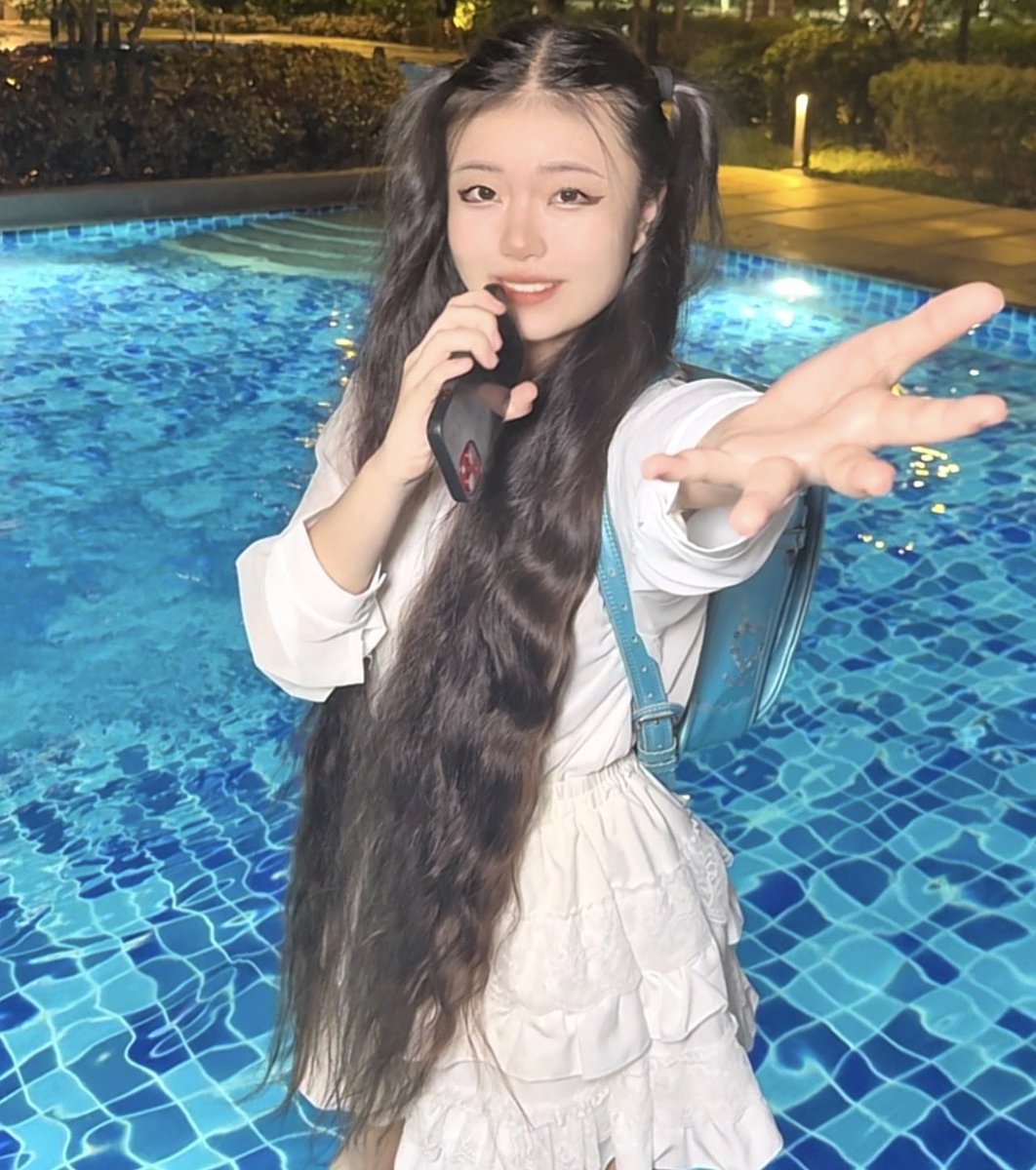 nanaihanda's tweet photo. おはようございます🦜☀

違いわかる？？
←中2                       中3→ https://t.co/bQHHn906jd