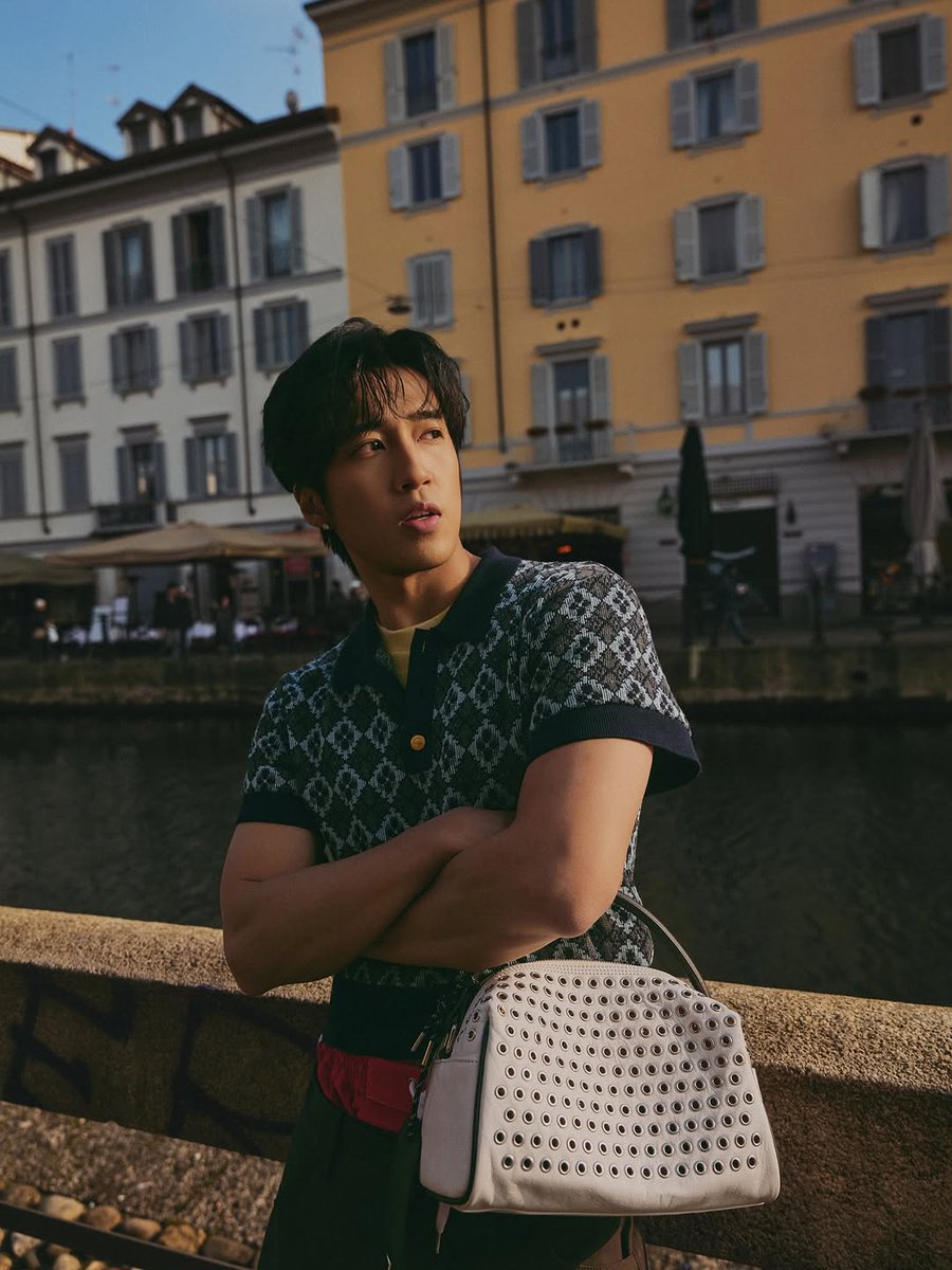 raychristian3's tweet photo. First time in Milan with Onitsuka Tiger.

這次AW大秀的主軸我很喜歡
讓正式與休閒同時存在
在緊密中留空間
在複雜中留白
如同我現在在各種身份狀態之間保持平衡 https://t.co/LYdaC7idcB