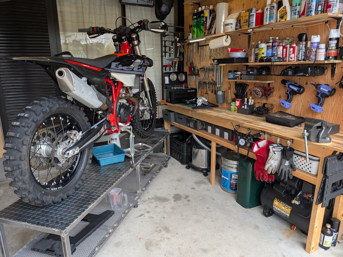 3_TKHR_3's tweet photo. 先日のバイクメンテナンス台の製作風景を動画にしてみた。
#限界工作 https://t.co/Mc5Mg1CMlR