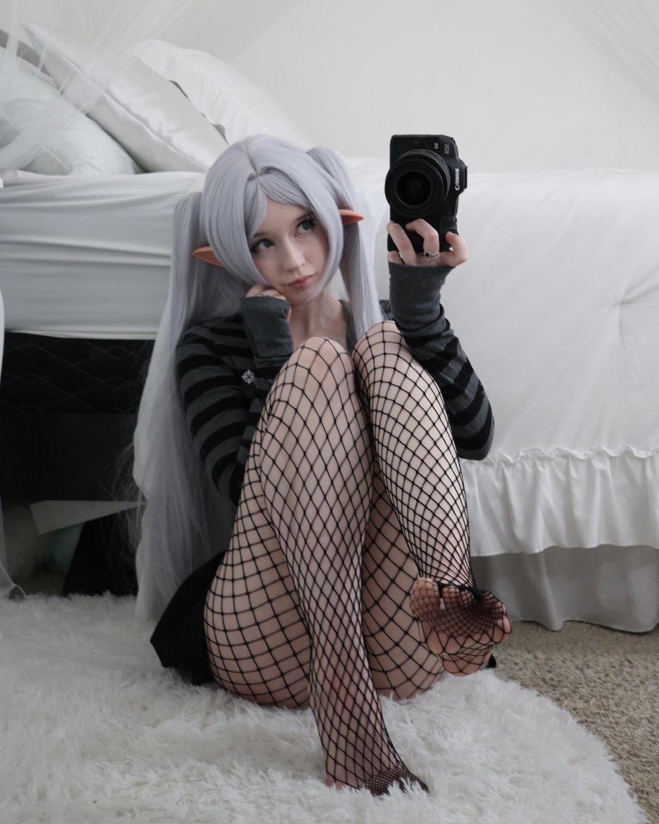 chilljayne's tweet photo. goth Frieren :p https://t.co/c7nsr4CMEl