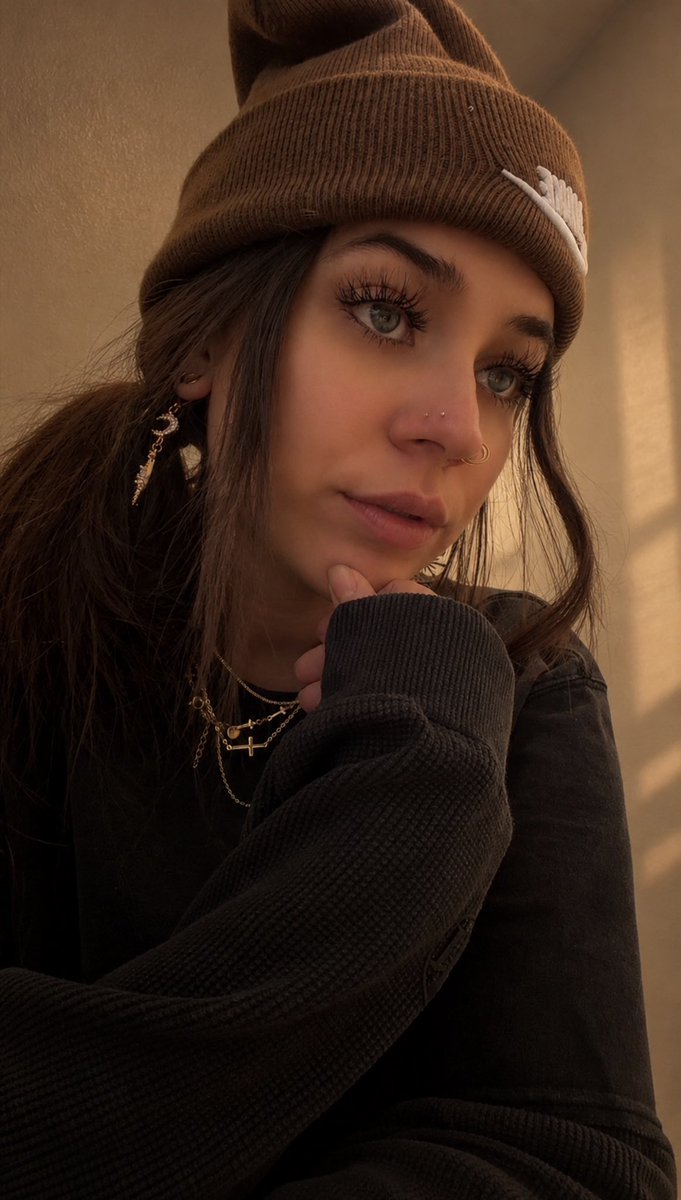 honagirl17's tweet photo. Haven’t posted my face in a while :/ https://t.co/zch04Kr1e8