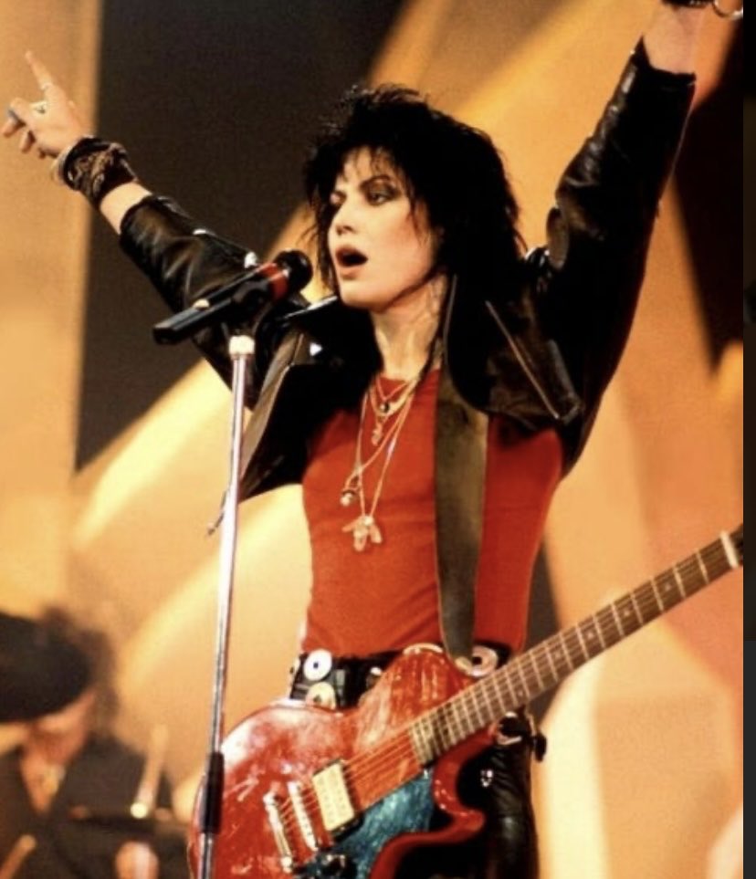 yrP93KFo37xFe5U's tweet photo. トピの1枚vol88 #JOANJETTANDTHEBLACKHEARTS 
#UPYOURALLEY 88年発売6thソロアルバム #THERUNAWAYS 解散後ソロ転向 81年発売 #ILOVEROCKNROLL 以来のミリオンヒット となる収録曲 
#IHATEMYSELFFORLOVINGYOU では 恋の葛藤歌うが弱さではなく強ささえ感じさせる レザージャケットが似合う 端正な顔立ち https://t.co/oVn2VeKhmn