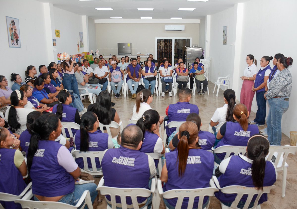 lorenaaranaluna's tweet photo. 📍#LosRíos | Fortalecemos la atención infantil. 👧🏻👦🏻💜

Equipos de Desarrollo Infantil del #MTDH participaron en una jornada para fortalecer conocimientos y mejorar la atención a niñas y niños.

🤝 Seguimos trabajando por su bienestar.

#MTDHEnTerritorio #GobiernoDelEcuador https://t.co/XGn61W80Pk