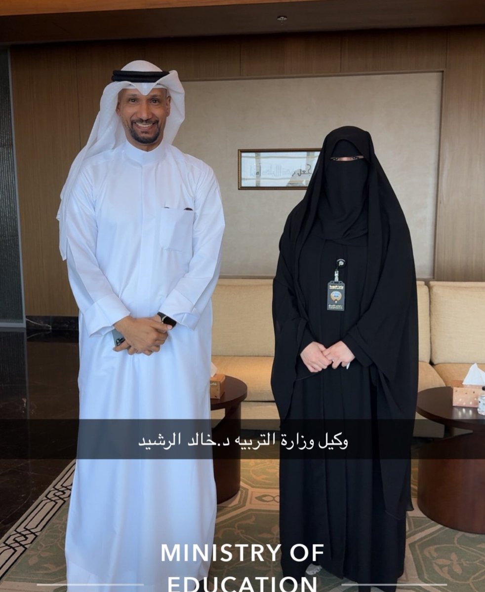Ahdath_kw's tweet photo. المعلمة الكويتية المتميزة د. ليلى سليمان العنزي قامت بتصميم وتنفيذ رزنامة العام الدراسي الجديد وبجهدها الخاص ولم تكتفي بذلك ، بل بطباعة عدة نسخ وتسليمها لوزير التربية ووكلائه وعدداً من المسؤولين بالوزارة 👏🇰🇼

#الكويت
#الكويت_الآن 
#وزارة_التربية
#وزير_التربية
#عودة_المعلمين
#العام_الدراسي_الجديد