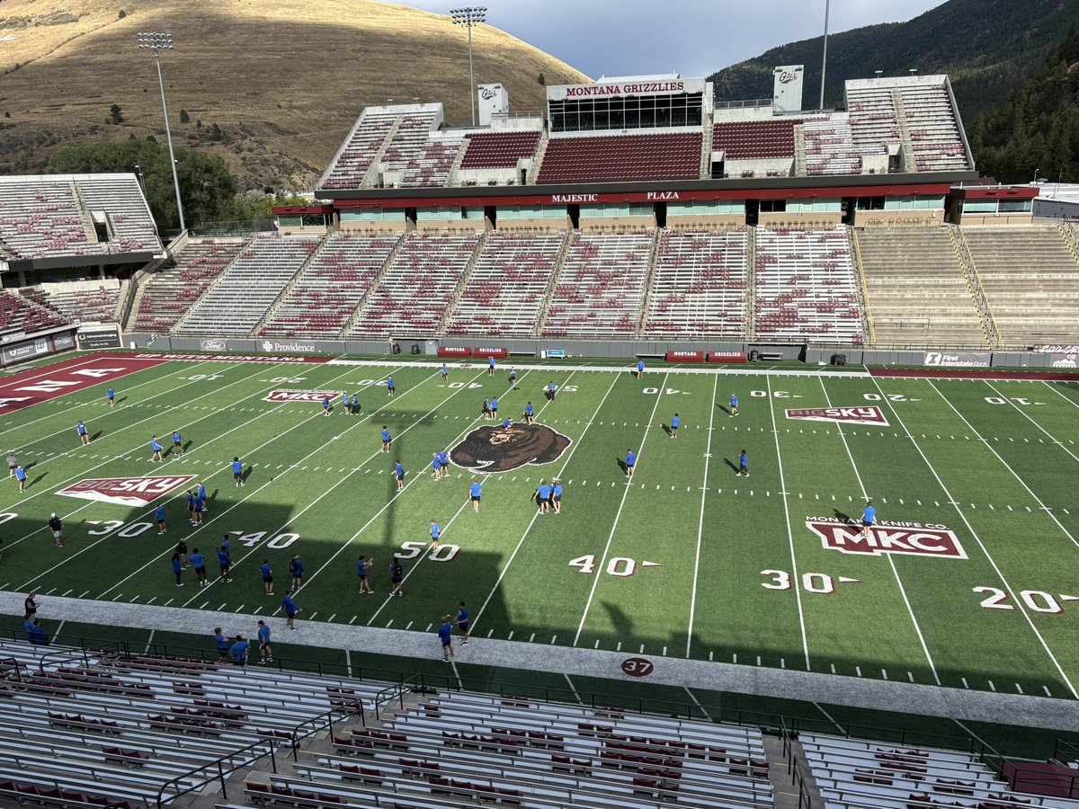 CoachJMath's tweet photo. #FastFriday in Montana #TopGunOffense https://t.co/ltT5YWSE9D