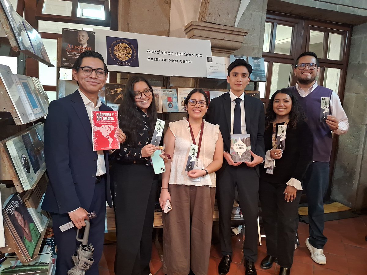 ASEM_SRE's tweet photo. Intensa actividad este Viernes en la Feria del Libro de Relaciones Internacionales 2026 del @imatiasromero y en el stand de a @ASEM_SRE https://t.co/QF1T8osXBD