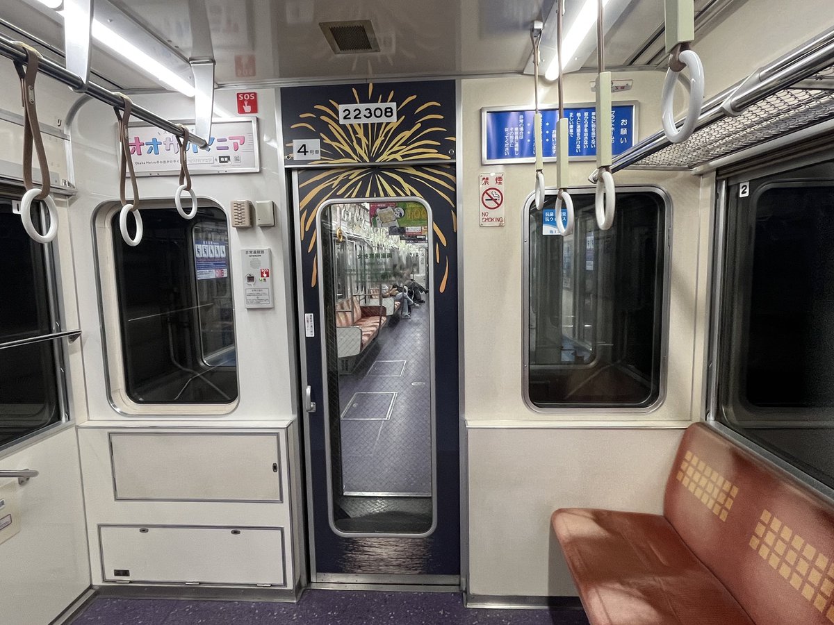 tf2_tsle's tweet photo. あまり手抜きのイメージがないメトロの車体更新だが
安定の谷町線の22-08,09は車端部の化粧板が一部だけ明らかに黄ばんでいて、未更新時代から張り替えてないのがわかりやすい
ちなみに2021年更新なのでコロナの影響があった可能性微レ存 https://t.co/paT6Nf5FY0