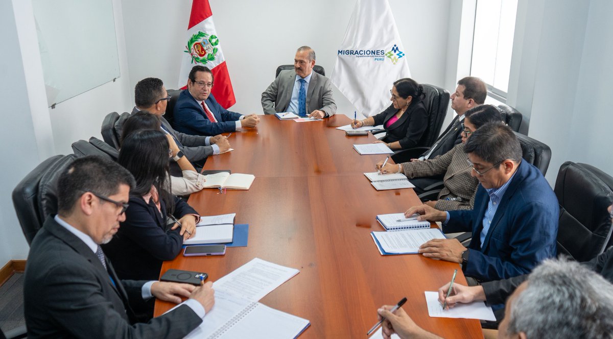 MigracionesPe's tweet photo. 📰 #Nota | #Migraciones y la Secretaría de Gobierno y Transformación Digital de la @pcmperu articulan acciones para impulsar la modernización institucional, fortalecer la identidad digital y mejorar la experiencia de ciudadanos nacionales y extranjeros.
👉https://t.co/n0YLIZ5TAc https://t.co/gyprFQcT8x