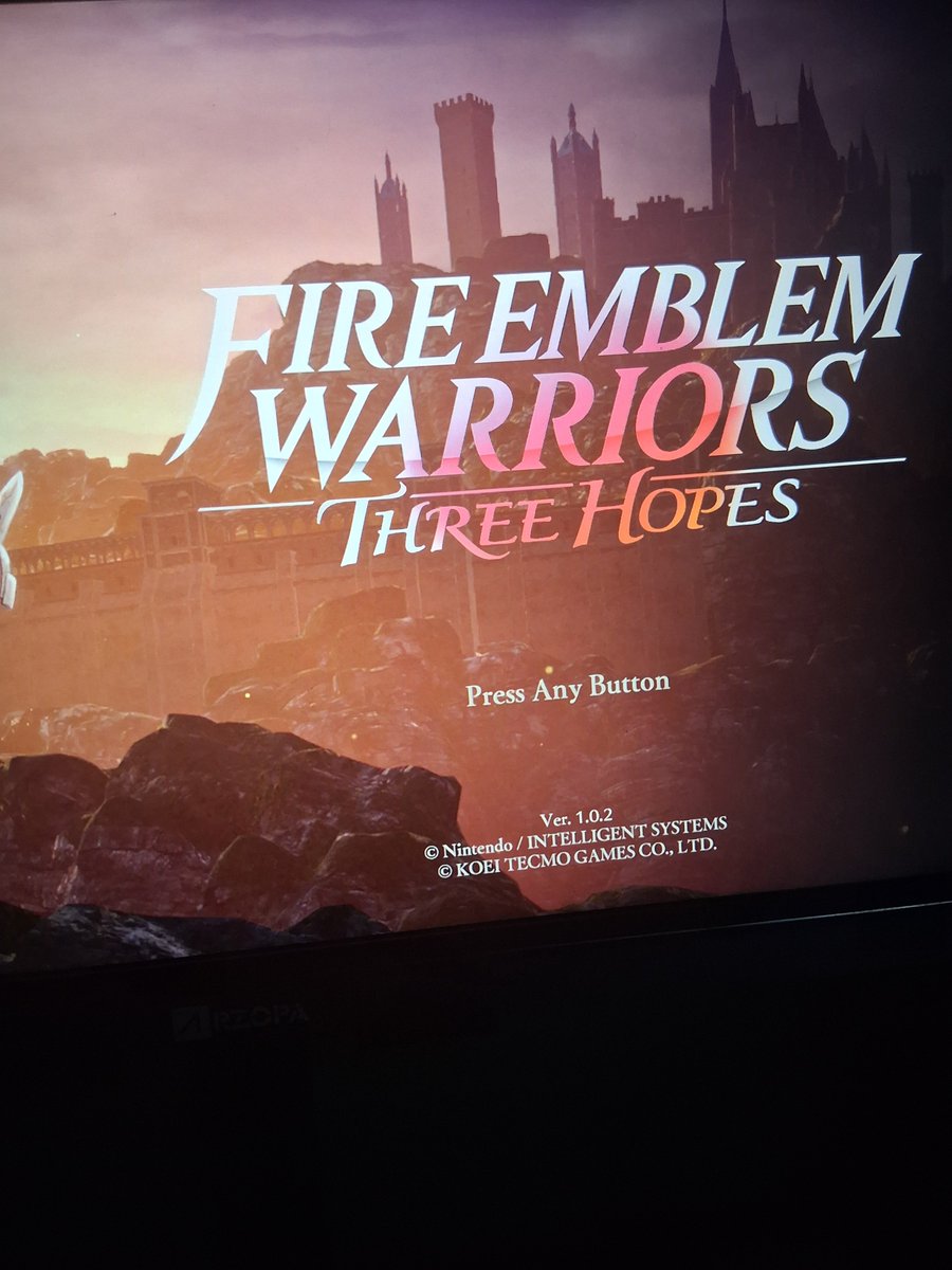 HaythanSway's tweet photo. Fire Emblem Three Hopes is pretty fun so far. I like how they're incorporating tactics and customization while maintaining the musuou base. https://t.co/vX225sq6iB