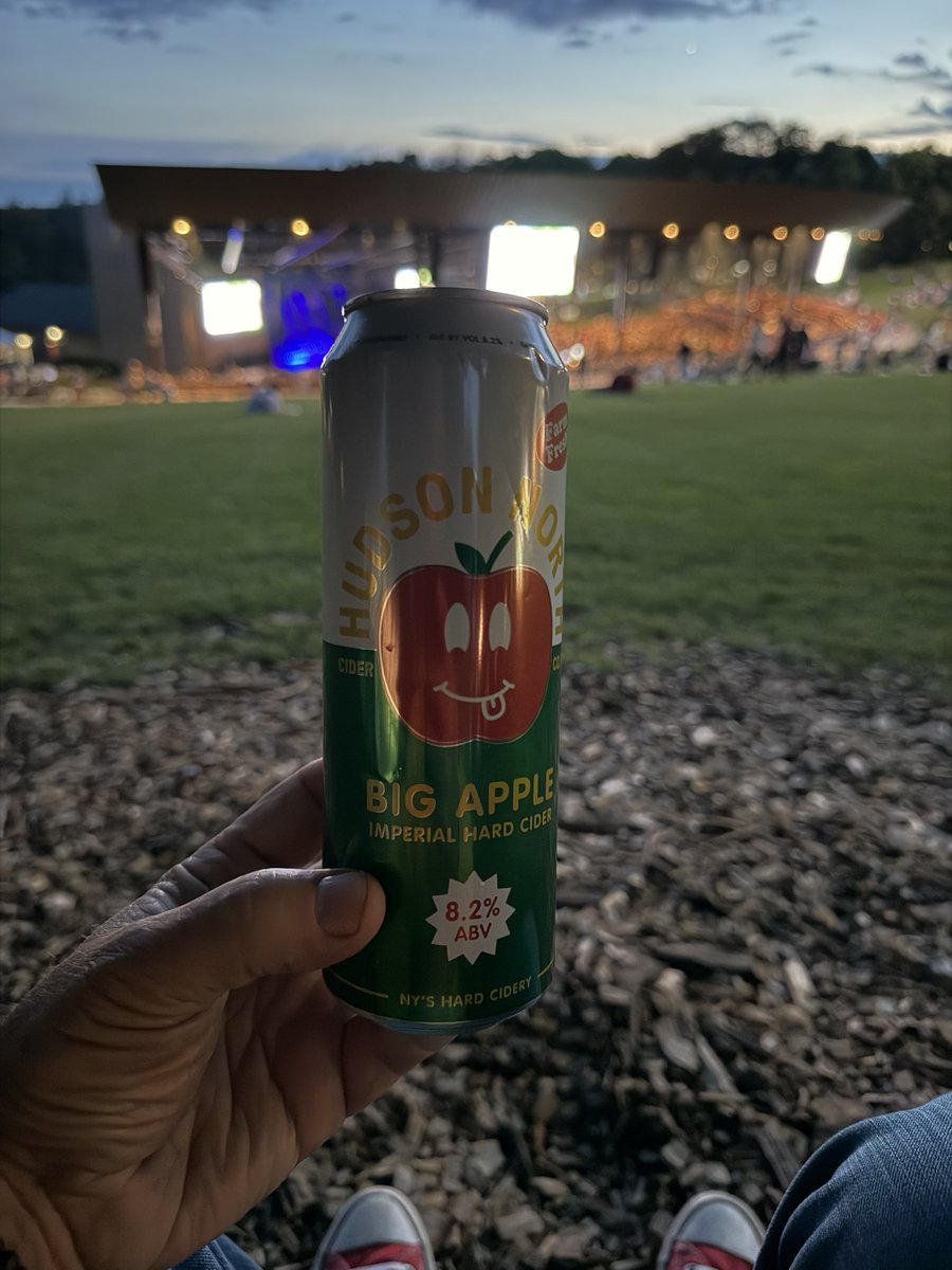 RobertBechtel16's tweet photo. @ebeth360 @Stillsmack @KiKi1185 @DesiFlurane @danielp_reid Hudson North Big Apple Before The Alabama Shakes Concert #MinionsHappyHour https://t.co/SGjYozerfB