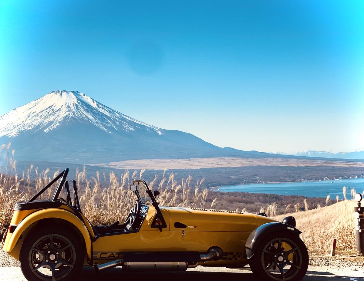 toriyama_toriwo's tweet photo. 筋金入りの引き籠りがたまたま990Sを買ったら、外に出るのが楽しくなって今では自転車や山登りを始めた。

あらゆる楽しさを教えてくれる車界のイャンクック先生。おかげで順調に拗らせて今はセブンに。

NDに乗ったのが全てのターニングポイントだった。
ロードスターはいいぞ。 https://t.co/ccOM6NI9r6