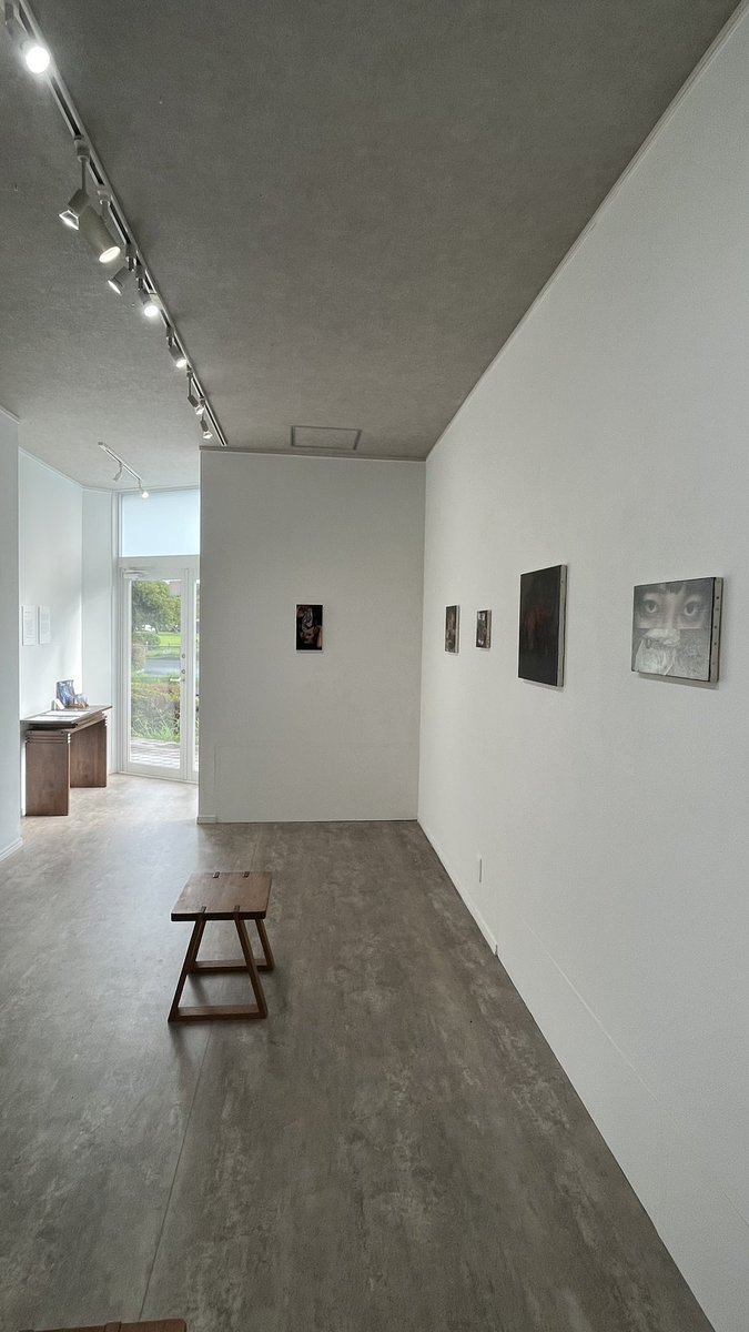 wine_125's tweet photo. 個展今週でラストです。
在廊は最終日、６日（日）の予定です。
見納めの作品もございますので、お時間ございましたらぜひお越しください🚶 https://t.co/QKNCoRj9hO