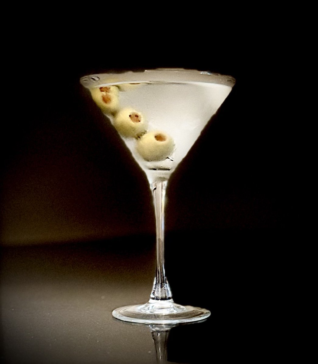 mlzema's tweet photo. It’s #Friday #HappyHour!🕔
#TWEETYOURDRINK
#Gin #Martini #Stirred + 🫒🫒🫒
#Salute! #Cheers! #Sköl! #LChiam! #Santé! #Sláinte! #NaZdrowie! #OogyWawa! #Prosit! #OkoleMaluna! #Ziveli! #Serefe! #CinCin! #Kampai! #Prieka! #Evviva! #Gesondheid! #ZeiGazunt! #Saúde! #Acclamations!🍸 https://t.co/wOKJDhnk4j