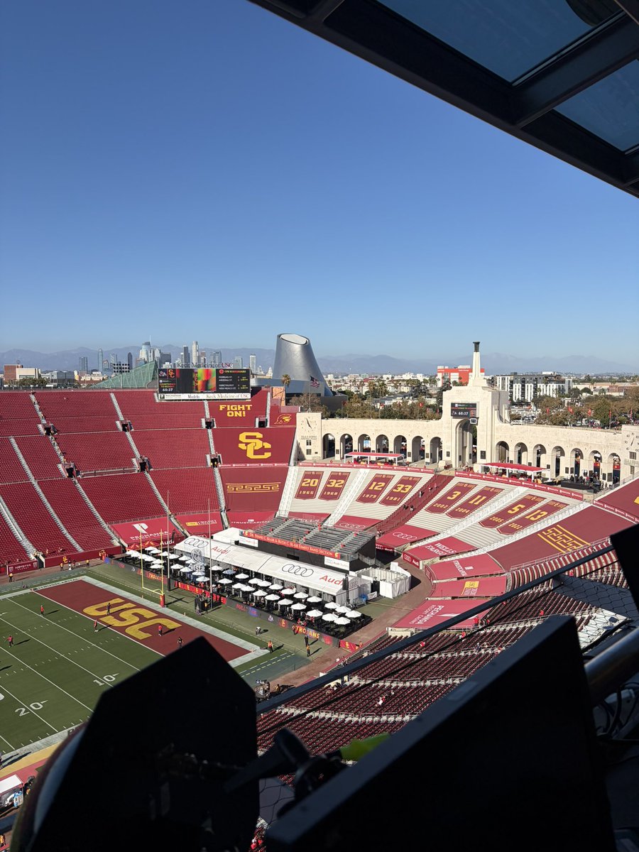 mrudolphi1's tweet photo. Week 1 has arrived. #cfbonfox https://t.co/9JloRW09IC