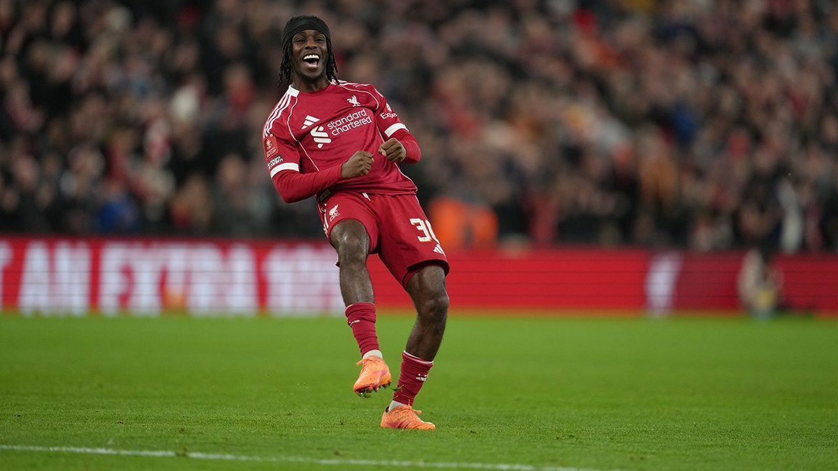 Seph_LFC's tweet photo. Szoboslai had bad season than we bought wirzt and immediately szobo become one of the best midfielder in the league.

Gakpo had bad season than we buy barcola and immediately gakpo become best winger in the league.

We need new RB so my Goatpong will become best itw https://t.co/AmefLH296N