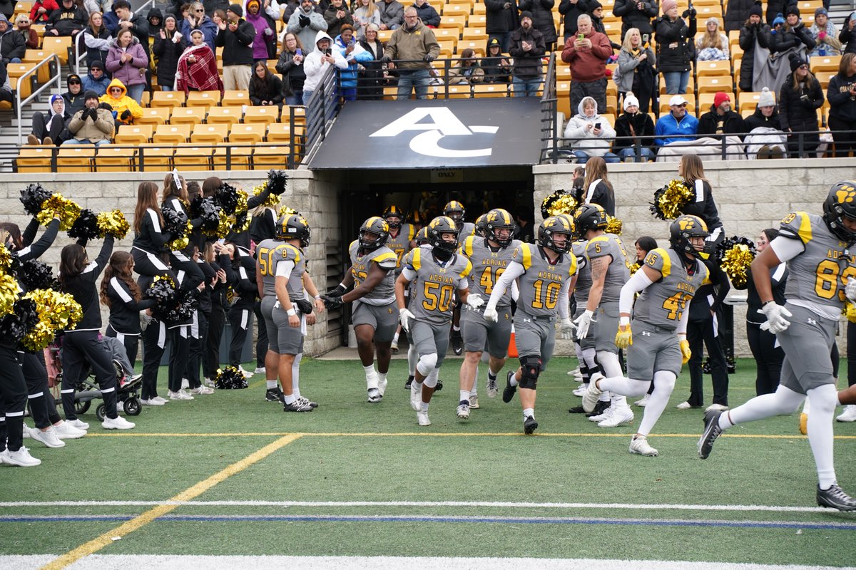 AdrianBulldogs's tweet photo. The @AdrianCollegeFB team kicks off the 2026 season against Ohio Northern University at home tomorrow at 1PM from Docking Stadium

📰 https://t.co/27z7utmOWy

#d3fb #d3football #GDTBAB https://t.co/Gpy057cUF5